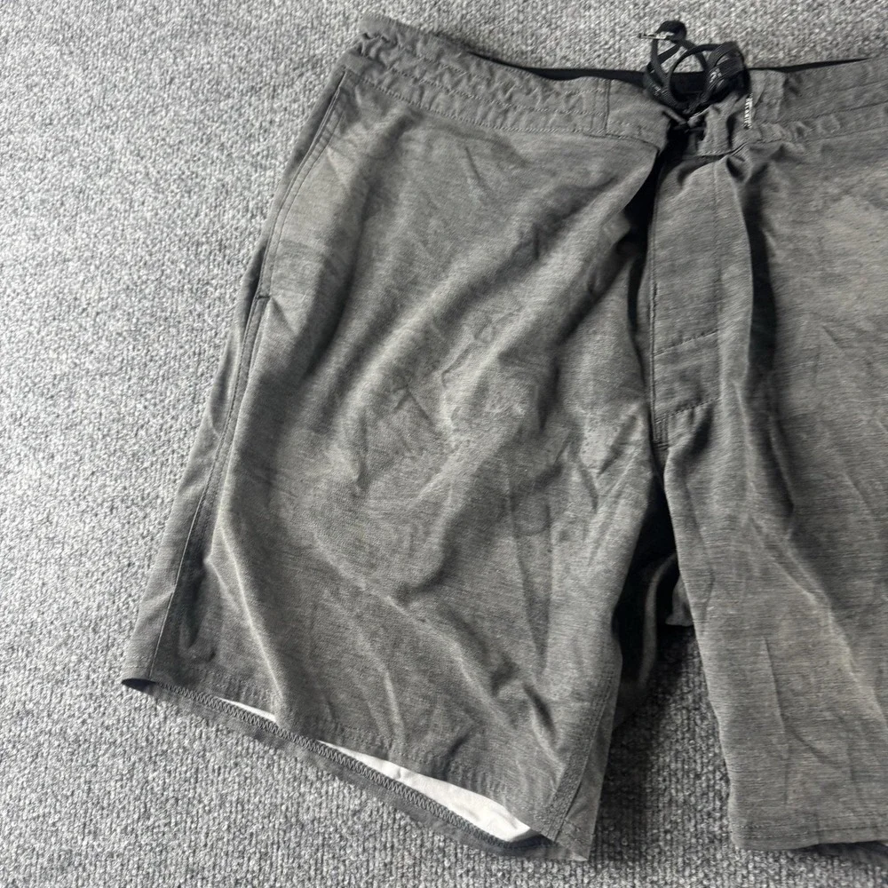 Pelagic Swim Shorts Mens 38 Gray Camo 9 Inseam Stretch Fishing Board Trunks